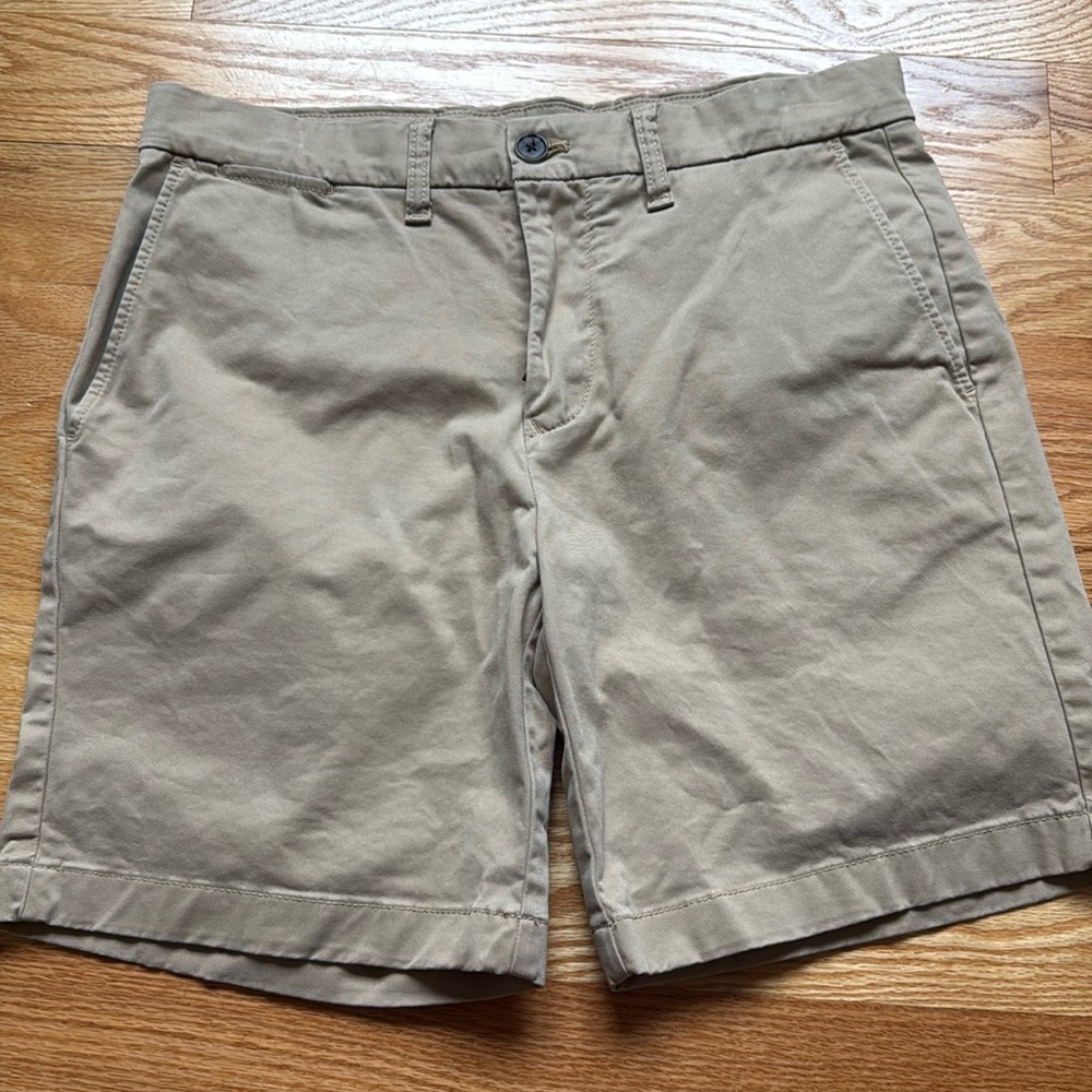 Tommy Hilfiger Classic Flat Front 7” Shorts 30